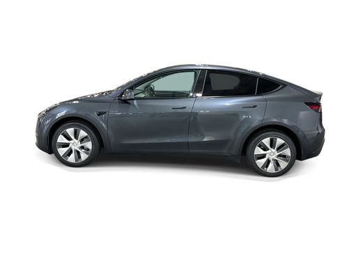 Certified 2023 Tesla Model Y AWD image 3