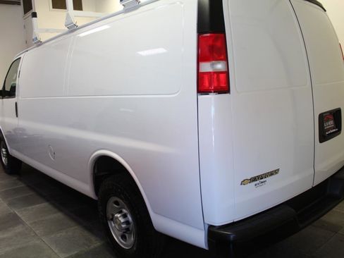 Used 2022 Chevrolet Express 3500 Extended w/ Driver Convenience Package RWD image 4