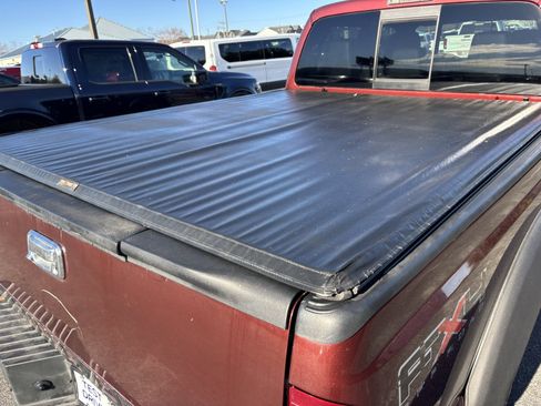 Used 2011 Ford F250 Lariat w/ Chrome Pkg image 24