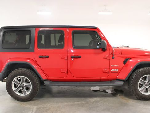 Used 2021 Jeep Wrangler Unlimited Sahara AWD/4WD image 11