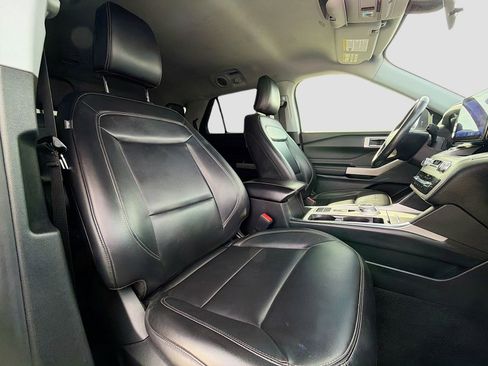 Used 2021 Ford Explorer XLT w/ Equipment Group 202A image 33