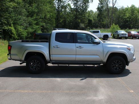 Used 2023 Toyota Tacoma SR5 AWD/4WD image 4