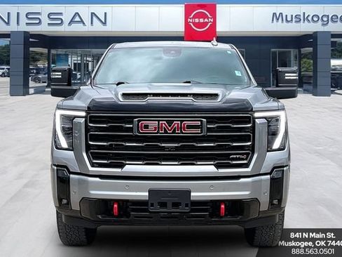 Used 2025 GMC Sierra 2500 AT4 AWD/4WD image 2