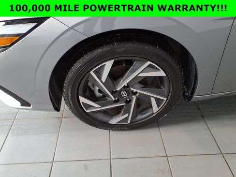 Certified 2025 Hyundai Elantra Limited image 9