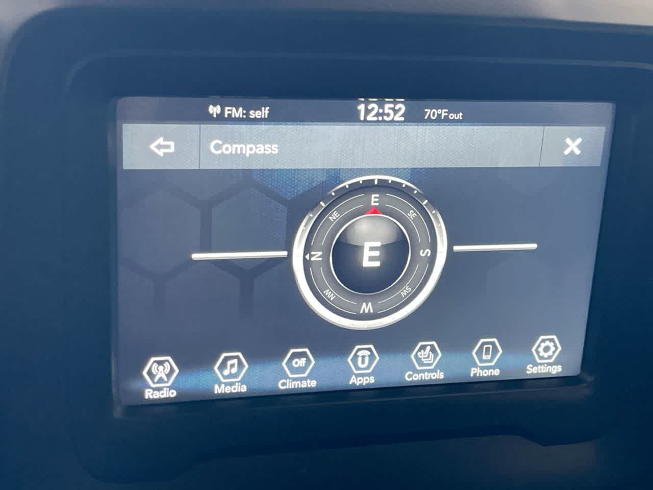 Used 2018 Jeep Renegade Latitude w/ Cold Weather Group AWD/4WD image 18