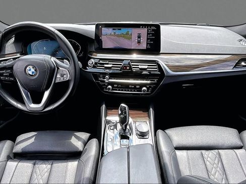 Used 2021 BMW 530i RWD image 16