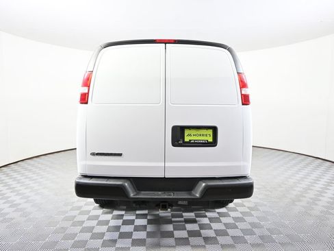 Used 2017 Chevrolet Express 3500 RWD image 5