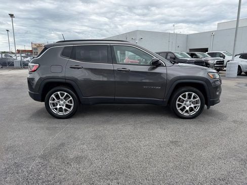 Used 2023 Jeep Compass Latitude AWD/4WD image 9