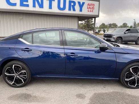 Used 2024 Nissan Altima 2.5 SR image 12