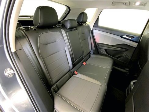 Used 2024 Volkswagen Taos SE image 27