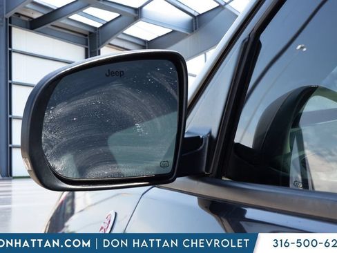 Used 2020 Jeep Compass Trailhawk AWD/4WD image 25