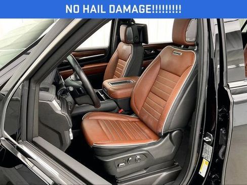 Used 2023 GMC Yukon XL Denali Ultimate AWD/4WD image 8