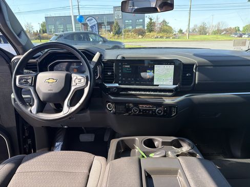 Used 2025 Chevrolet Silverado 1500 LT AWD/4WD image 17