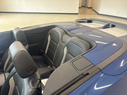 Used 2019 Chevrolet Camaro LT w/ Technology Package RWD image 12