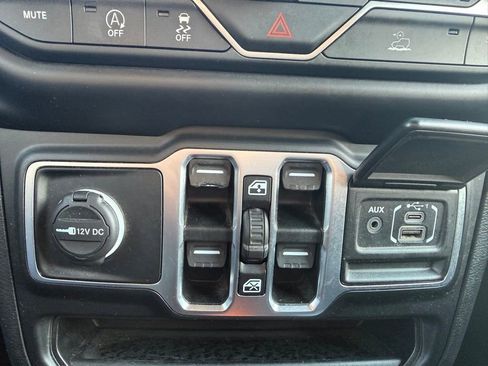 Used 2021 Jeep Gladiator Willys image 14