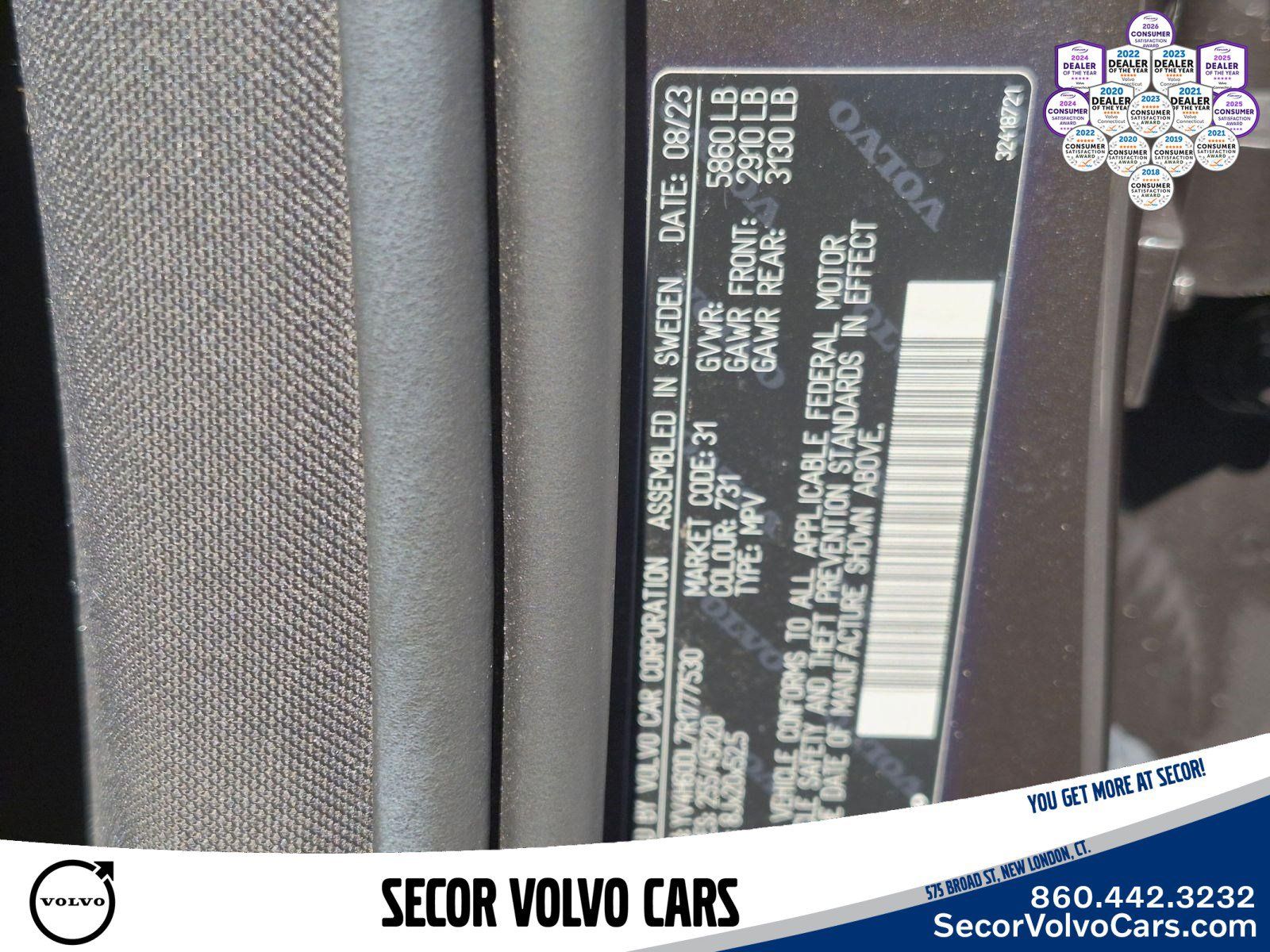 Used 2024 Volvo XC60 T8 Plus w/ Climate Package AWD/4WD image 31