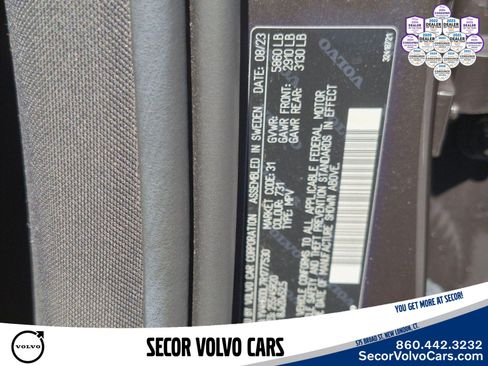 Used 2024 Volvo XC60 T8 Plus w/ Climate Package AWD/4WD image 31