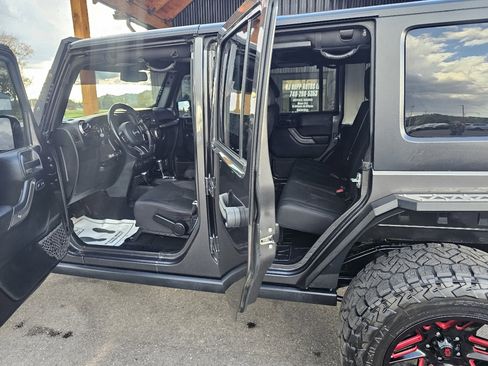 Used 2018 Jeep Wrangler Unlimited Sport image 7