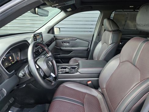 Used 2025 Honda Pilot Black Edition image 26