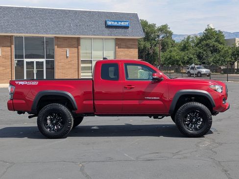 Used 2021 Toyota Tacoma TRD Off-Road w/ Technology Package AWD/4WD image 2