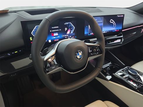 Used 2025 BMW 530i xDrive 530i xDrive w/ Premium Package image 19