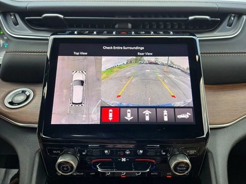 Used 2022 Jeep Grand Cherokee Summit w/ Luxury Tech Group V AWD/4WD image 24