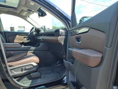 Used 2025 Honda Pilot Elite image 13