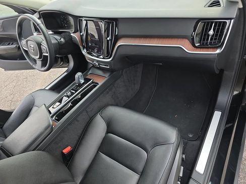 Certified 2022 Volvo S60 B5 Momentum w/ Protection Package Premier AWD/4WD image 13