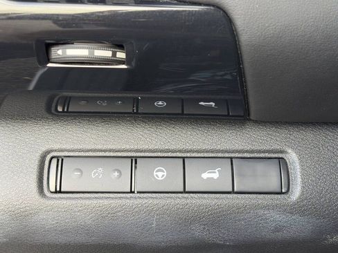 Certified 2025 Nissan Pathfinder SV image 25