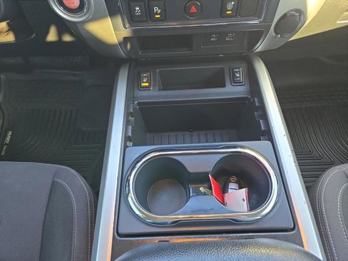 Used 2021 Nissan Titan SV w/ SV Convenience Package image 23