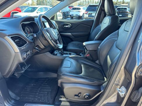 Used 2020 Jeep Cherokee Limited image 18