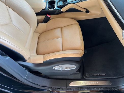 Used 2016 Porsche Cayenne image 38