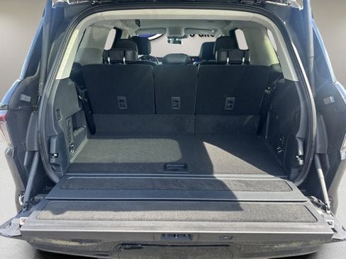 New 2026 Lincoln Navigator Premiere AWD/4WD image 8