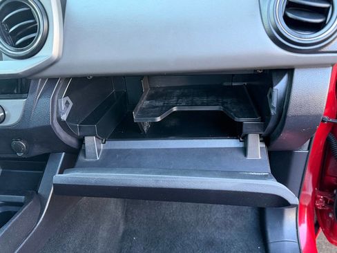 Used 2016 Toyota Tacoma TRD Sport image 42