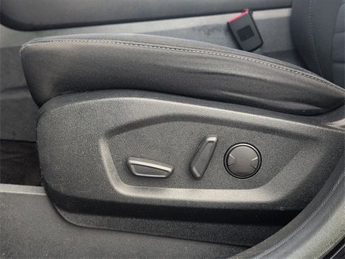 Used 2020 Ford Edge SE image 10