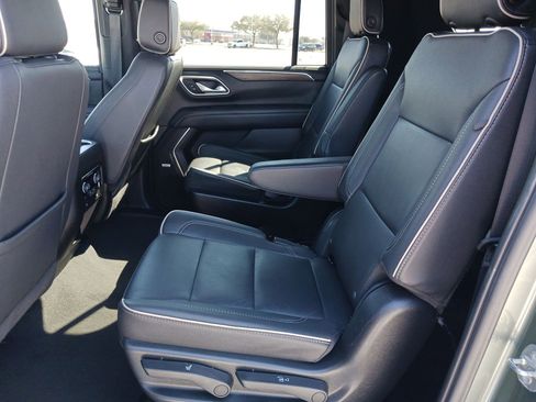 Used 2023 Chevrolet Suburban Premier image 27