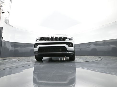 New 2026 Jeep Compass Latitude image 38