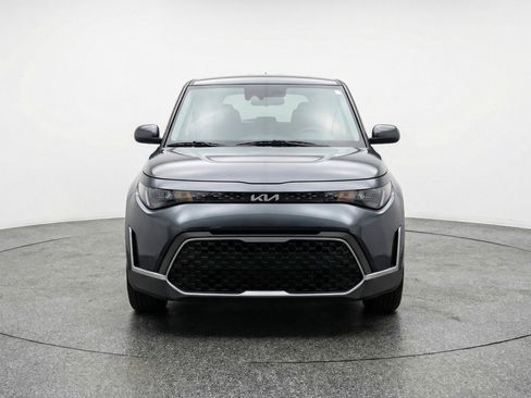 Used 2025 Kia Soul LX w/ LX Technology Package FWD image 2