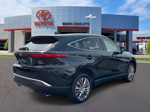 Used 2021 Toyota Venza XLE w/ Softex Package AWD/4WD image 8