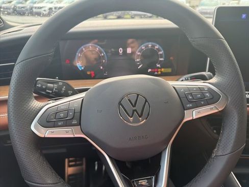 New 2026 Volkswagen Tiguan SEL R-Line AWD/4WD image 39