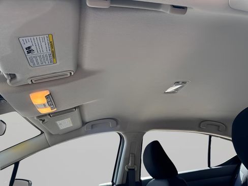 Used 2025 Nissan Versa SV w/ Trunk Package image 28