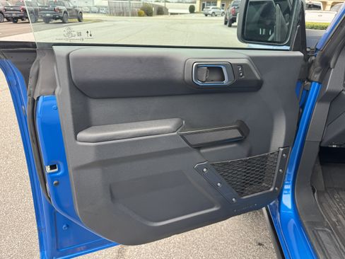 Used 2025 Ford Bronco Badlands image 6