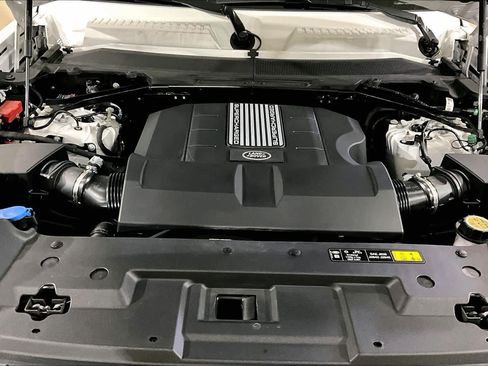 Used 2025 Land Rover Defender 110 V8 AWD/4WD image 29