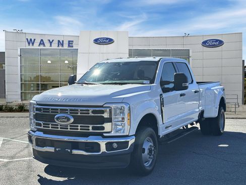 Used 2025 Ford F350 XLT image 2