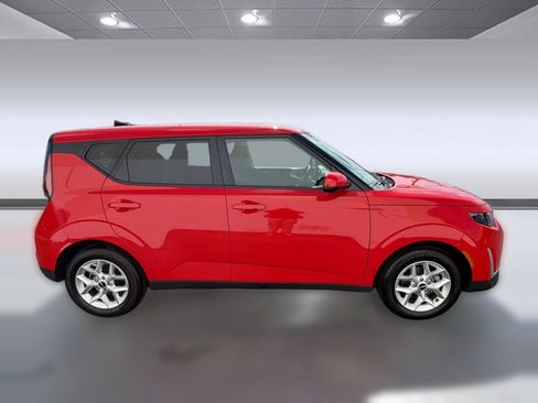 Used 2025 Kia Soul LX w/ LX Technology Package FWD image 8