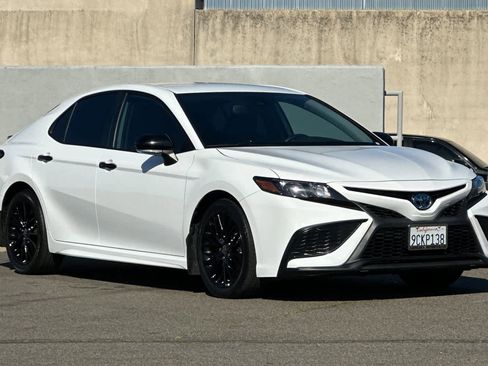Used 2022 Toyota Camry SE image 5