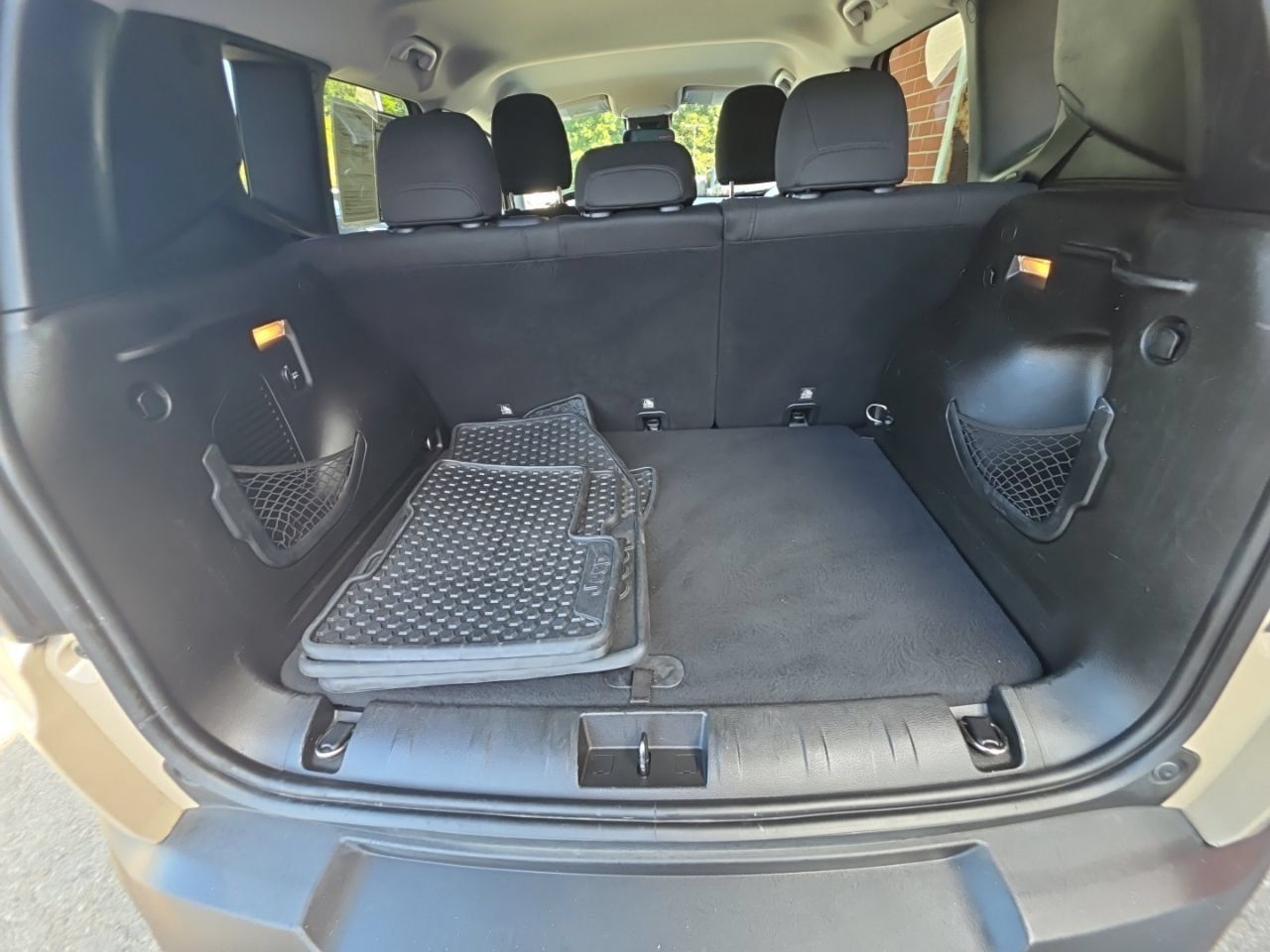Used 2016 Jeep Renegade Trailhawk AWD/4WD image 17