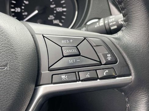 Used 2018 Nissan Rogue SL image 24