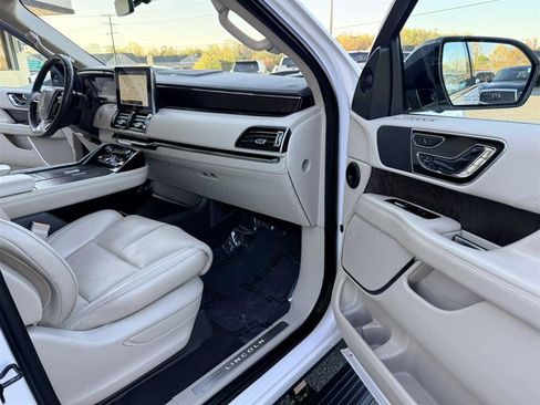 Used 2019 Lincoln Navigator L Reserve w/ Cargo Package AWD/4WD image 10