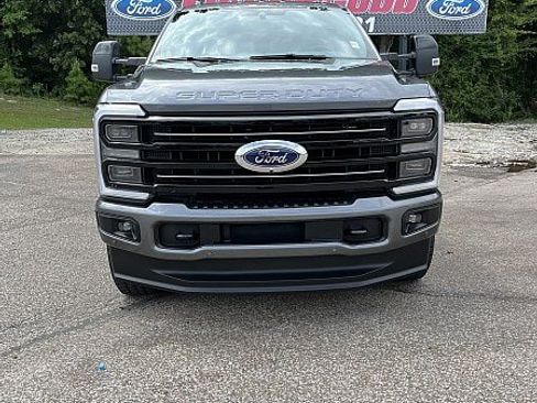 Used 2025 Ford F250 Platinum AWD/4WD image 2
